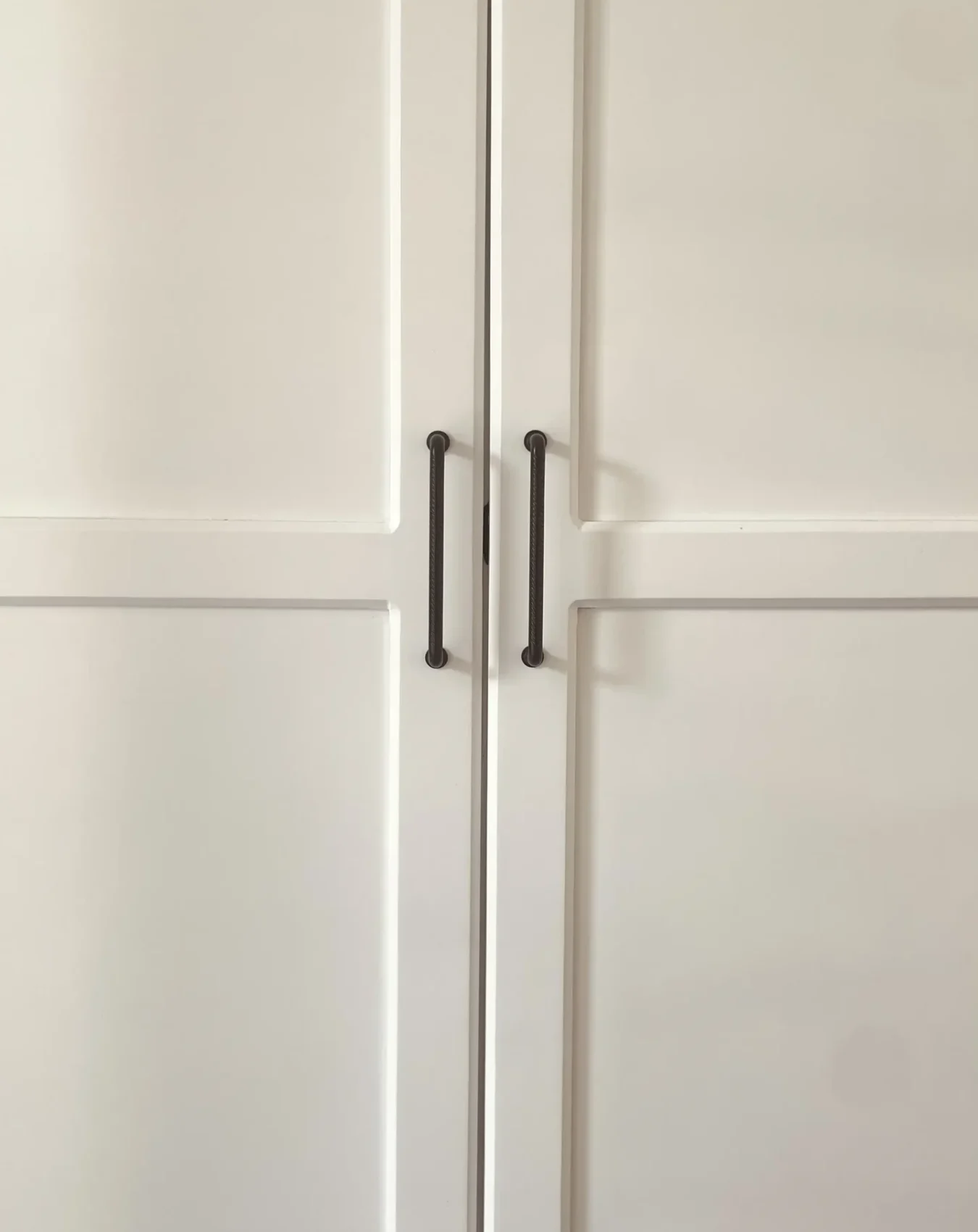 chambre1_2_acase_living_ste_anne_guadeloupe_alouer_penderie_poignees