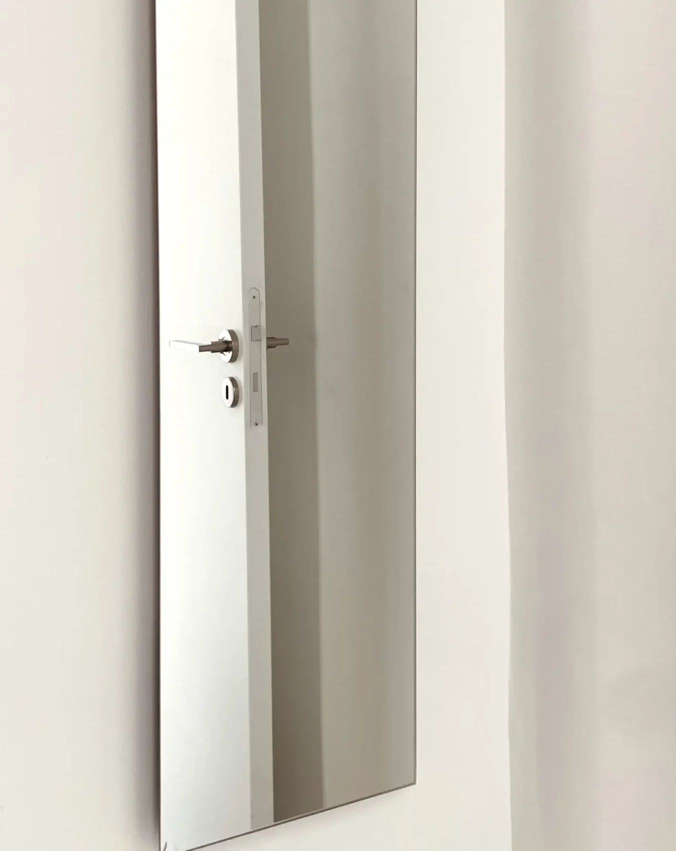 chambre2_4_acase_living_ste_anne_guadeloupe_alouer_miroir_porte